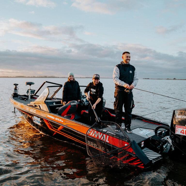 Gäste während einer Abendtour mit Robin Hook im Rhein-Maas-Delta